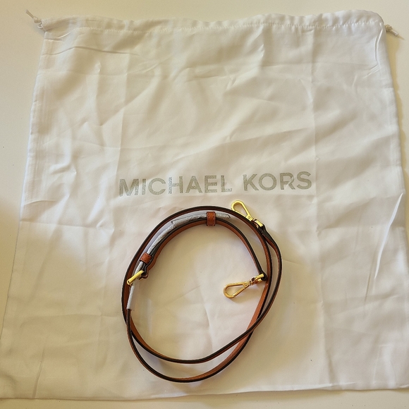 Michael Kors Savannah 2 Way Bag - Picture 9 of 9